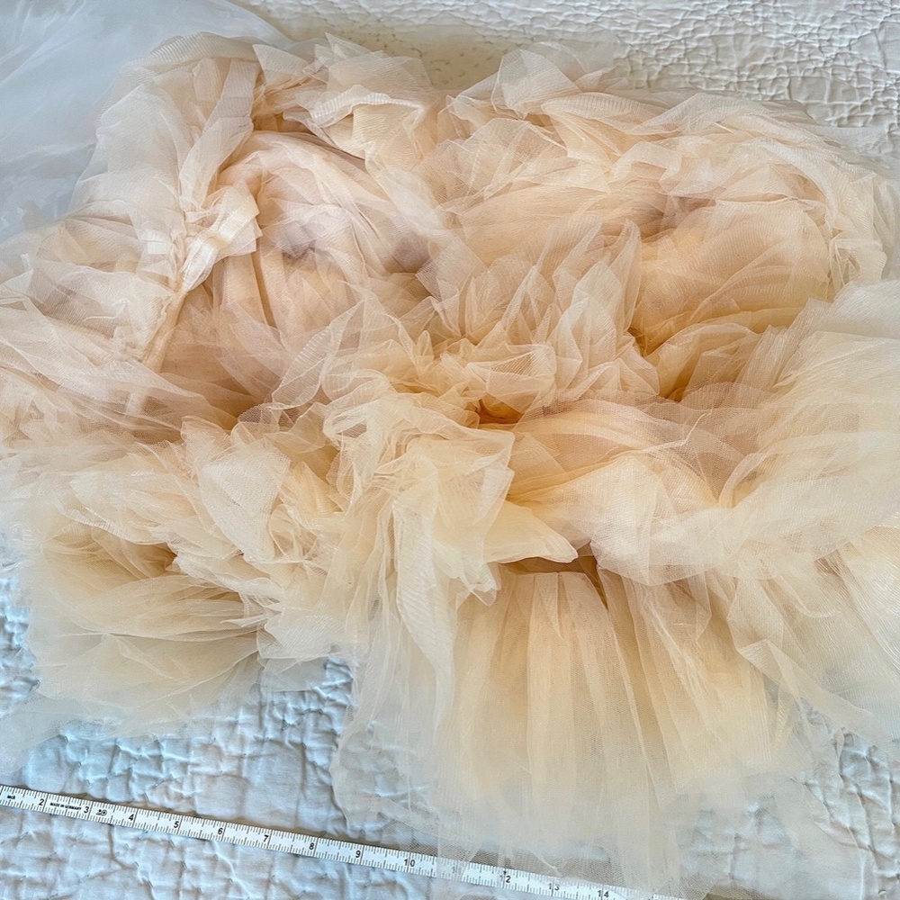 Tulle Maternity Photoshoot Gown - Champagne - Picture 9 of 9